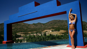 Картинка девушки anita+dark блондинка купальник арка