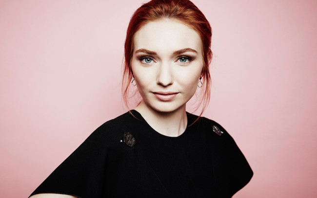 Обои картинки фото девушки, eleanor tomlinson, рыжая, лицо, топ