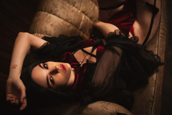 Картинка девушки софия+летяго+ sophie+katssby образ костюм диван клыки