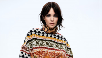 Картинка девушки kendall+jenner шатенка шарф свитер