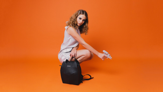 Обои картинки фото девушки, - девушки с оружием, красивая, девушка