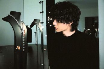 обоя мужчины, wang yi bo, актер, кудри, свитер, манекены, украшения