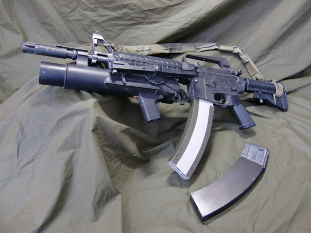 Обои картинки фото оружие, автоматы, магазин, автомат