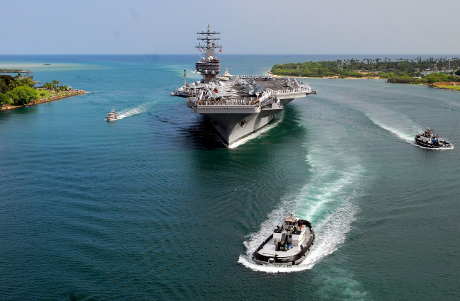 Обои картинки фото корабли, разные, вместе, авианосец, самолеты, река, катера