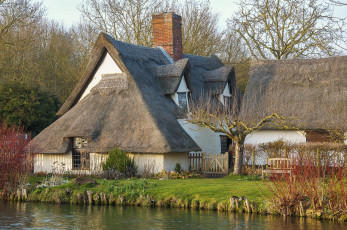 Картинка east+bergholt +england города -+здания +дома англия деревья дом река скамейки