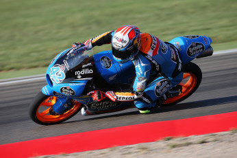 Картинка спорт мотоспорт экипировка гонщик байк трасса