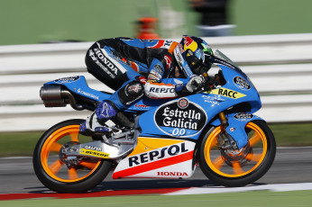 Картинка спорт мотоспорт гонщик байк трасса экипировка