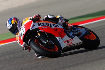 Картинка спорт мотоспорт трасса экипировка гонщик байк