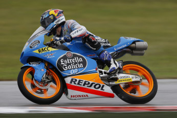 Картинка спорт мотоспорт трасса экипировка гонщик байк