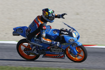 Картинка спорт мотоспорт трасса экипировка гонщик байк