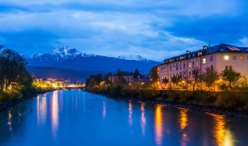 обоя инсбрук австрия, города, - огни ночного города, огни, ночь, река, дома, австрия, инсбрук