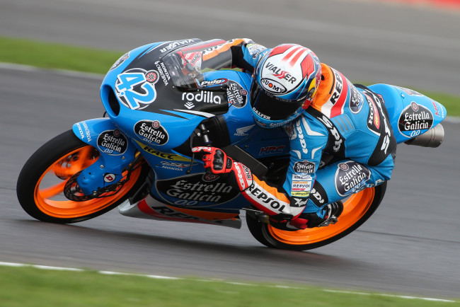 Обои картинки фото спорт, мотоспорт, гонщик, экипировка, трасса, байк