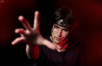 Картинка разное cosplay+ косплей итачи учиха наруто косплкей шаринган взгляд рука кровь lena+lewin