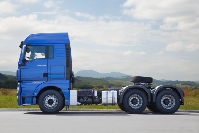 Обои картинки фото автомобили, man