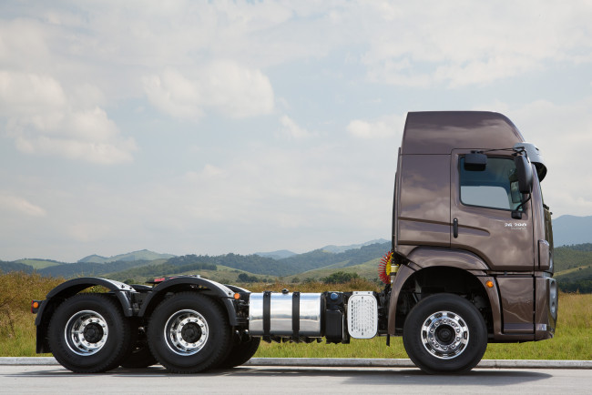 Обои картинки фото автомобили, volkswagen, 26-390, tractor, constellation