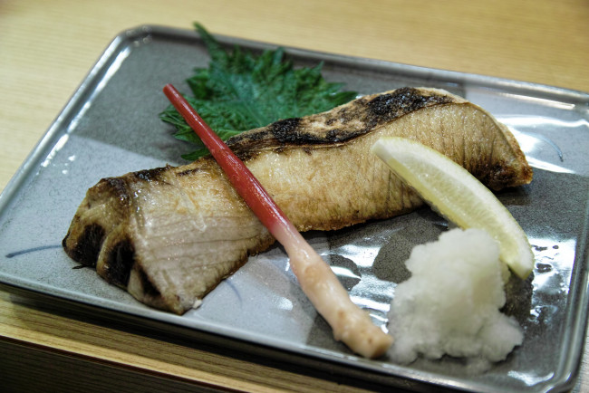 Обои картинки фото еда, рыба,  морепродукты,  суши,  роллы, зелень