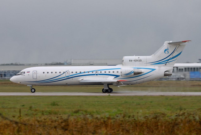 Обои картинки фото Як-42, авиация, пассажирские самолёты, самолёт