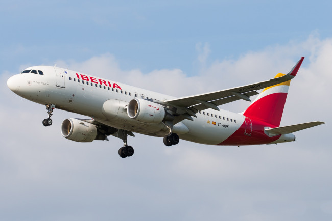 Обои картинки фото airbus a320, авиация, пассажирские самолёты, авиалайнер