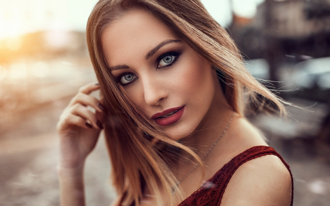 Обои картинки фото девушки, -unsort , лица,  портреты, девушка, модель, блондинка, макияж, взгляд, красотка, причёска, портрет, лицо