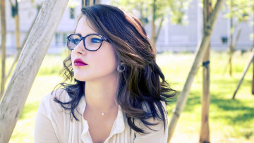 Картинка девушки -+брюнетки +шатенки очки