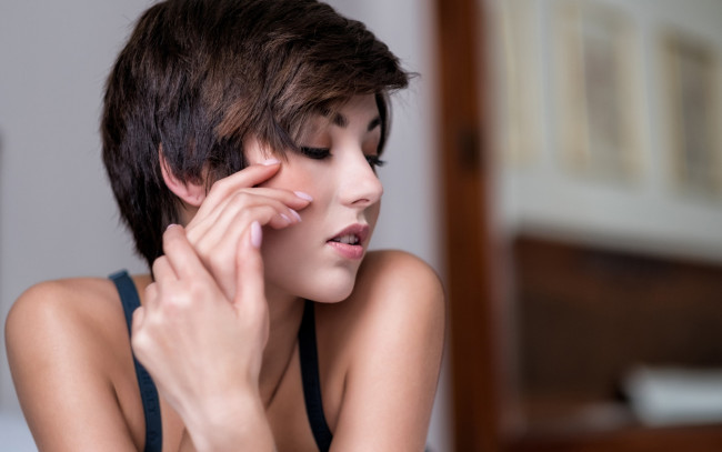 Обои картинки фото giorgia soleri, девушки, giorgia, soleri, лицо, портрет, италия, итальянка, девушка, модель, брюнетка, красотка, поза, флирт, стройная, сексуальная, фигура