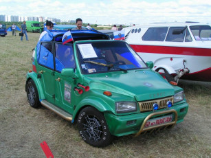 Картинка автомобили выставки уличные фото