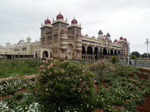 Картинка города дворцы замки крепости цветы кусты дворец