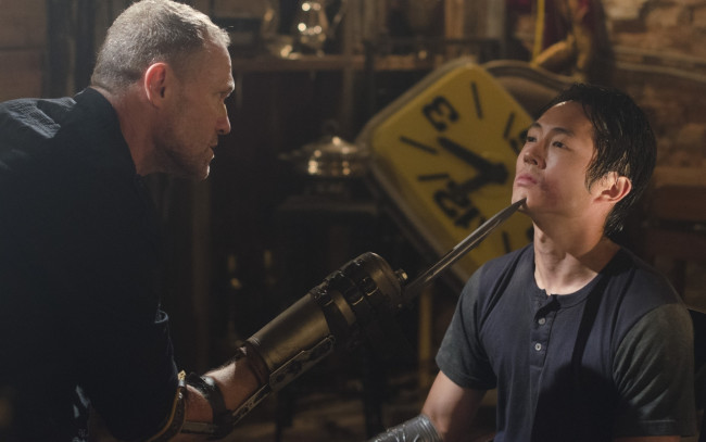 Обои картинки фото кино фильмы, the walking dead, нож, сериал, часы