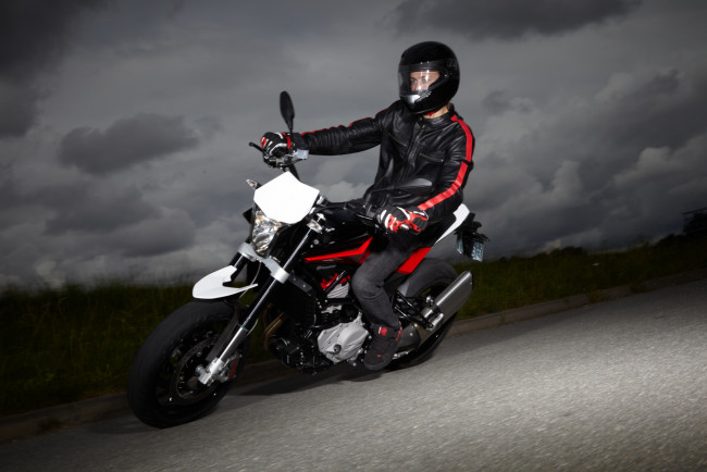 Обои картинки фото мотоциклы, husqvarna