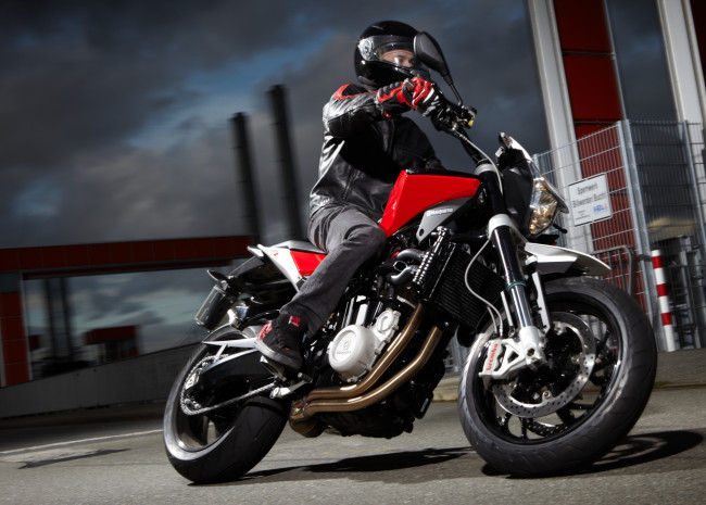 Обои картинки фото мотоциклы, husqvarna