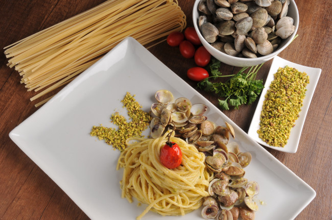 Обои картинки фото еда, макаронные блюда, снедь, томаты, помидоры