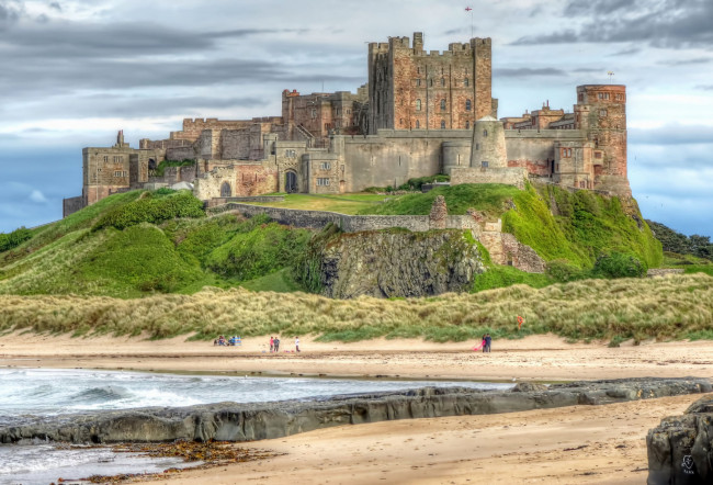 Обои картинки фото bamburgh castle, города, замки англии, простор