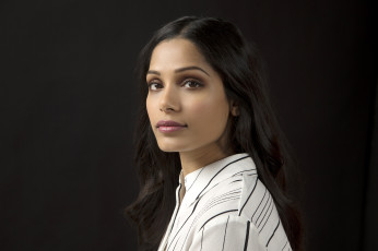 Картинка freida+pinto девушки freida pinto девушка модель актриса брюнетка смуглая макияж лицо взгляд портрет красотка