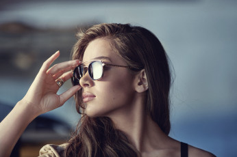 Картинка девушки hailee+steinfeld хейли стейнфилд певица брюнетка актриса женщины в помещении глубина резкости длинные волосы лицо знаменитости