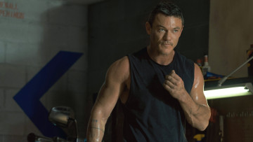 Картинка echo+3+ сериал+2022+–+ кино+фильмы -unknown+ другое эхо третья часть сериал боевик триллер драма люк эванс luke evans bambi