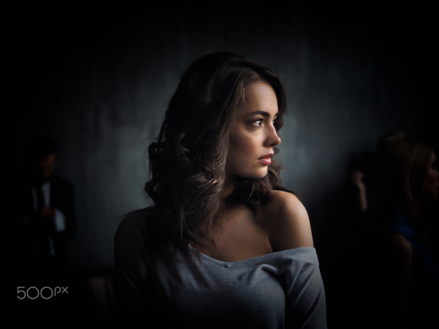 Обои картинки фото девушки, лидия саводерова, лидия, саводерова, модель, лицо, женщины, брюнетка, карие, глаза, андрей, филоненко, голые, плечи, текст