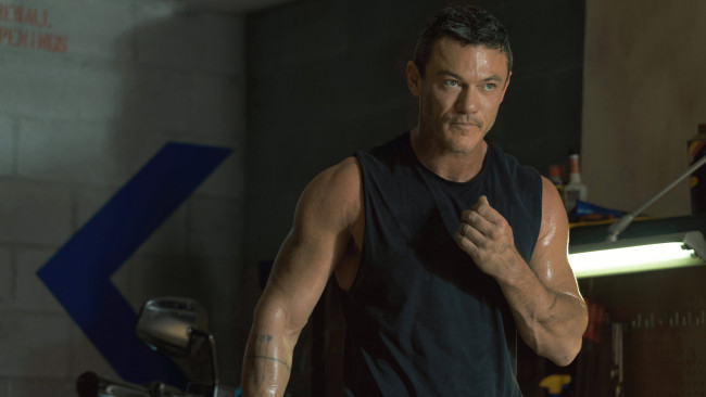 Обои картинки фото echo 3 , сериал 2022 – , кино фильмы, -unknown , другое, эхо, третья, часть, сериал, боевик, триллер, драма, люк, эванс, luke, evans, bambi