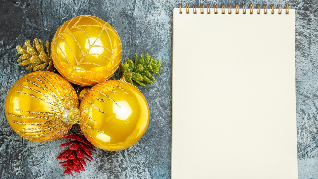 Обои картинки фото праздничные, шары, блокнот, шарики, золотые