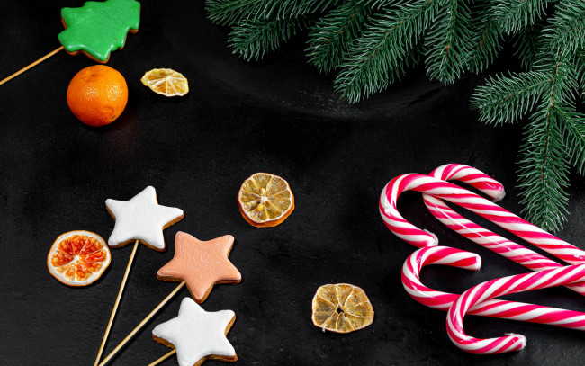 Обои картинки фото праздничные, угощения, карамельная, трость, мандарин, пряники