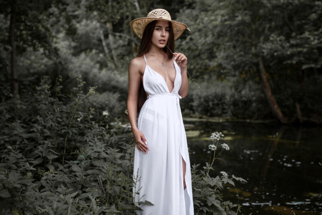 Обои картинки фото девушки, надежда звёздочкина, река, брюнетка, шляпа