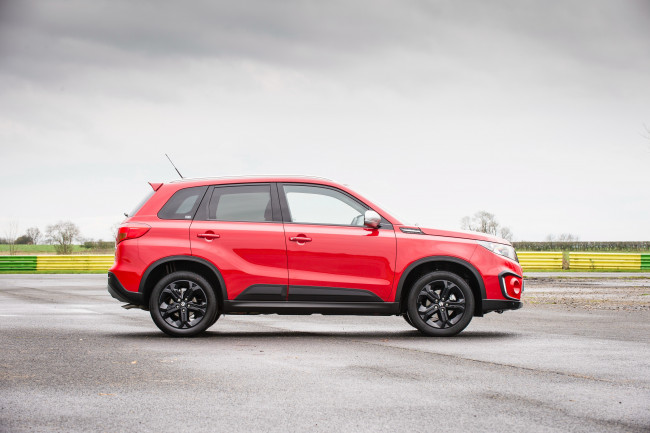 Обои картинки фото автомобили, suzuki, красный, 2015г, uk-spec, vitara, s