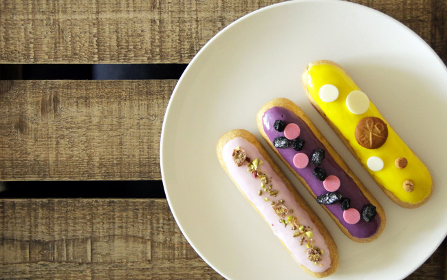 Обои картинки фото еда, пирожные,  кексы,  печенье, трио, ассорти