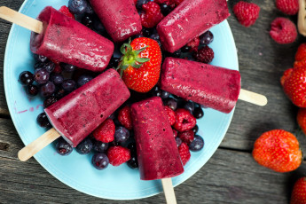 Картинка еда мороженое +десерты лакомство черника малина ягоды клубника