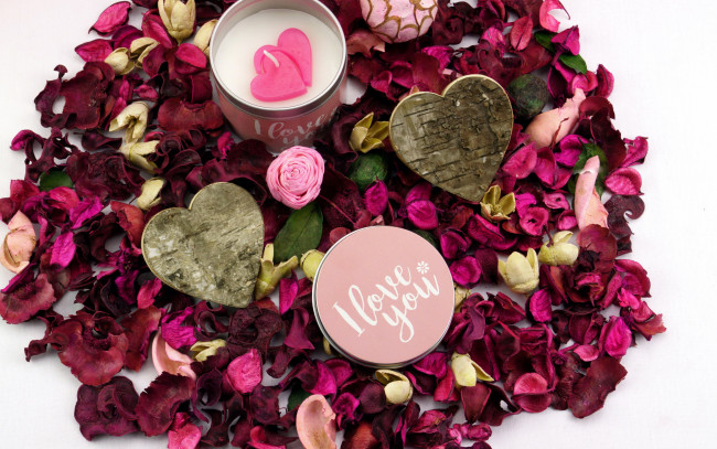 Обои картинки фото праздничные, день святого валентина,  сердечки,  любовь, свеча, лепестки, признание, сердечки