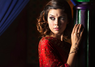 Картинка девушки -+брюнетки +шатенки макияж рыжие волосы украшения