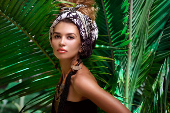 Картинка девушки -+рыжеволосые+и+разноцветные платок рыжие волосы украшения