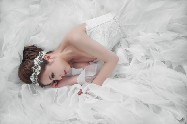 Обои картинки фото девушки, - невесты, свадебное, платье, невеста