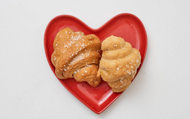 Обои картинки фото еда, хлеб,  выпечка, круассаны