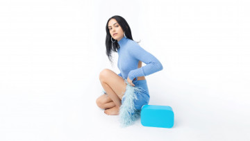 Картинка camila+mendes+loops+beauty+2024 девушки camila+mendes косметический бренд loops beauty актриса камила мендес роль вероника сериал netflix ривердейл креативный директор