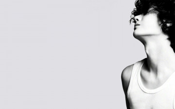 Картинка мужчины wang+yi+bo актер лицо кудри майка